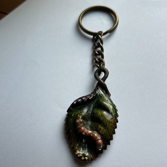 Beautiful Jay Strongwater Artist Leaf and caterpillar 🐛 Keychain. - Picture 6 of 6